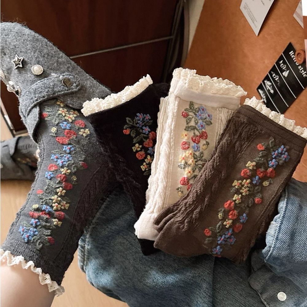New Floral embroidered ruffle knit socks - Picture 2 of 7